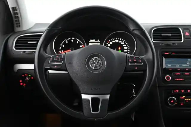 Harmaa Viistoperä, Volkswagen Golf – FKP-954