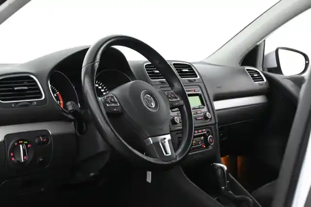 Harmaa Viistoperä, Volkswagen Golf – FKP-954