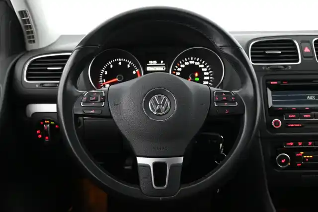 Harmaa Viistoperä, Volkswagen Golf – FKP-954