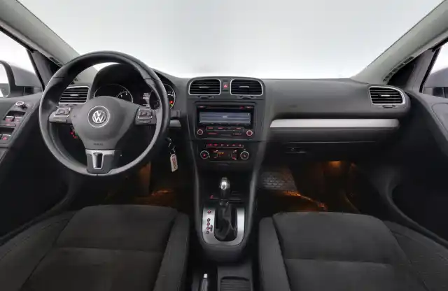 Harmaa Viistoperä, Volkswagen Golf – FKP-954