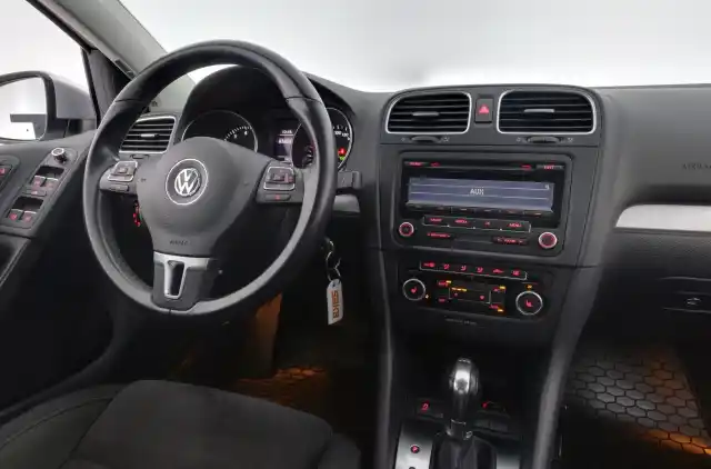 Harmaa Viistoperä, Volkswagen Golf – FKP-954