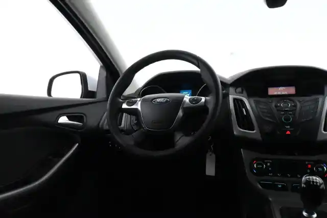 Valkoinen Farmari, Ford Focus – FKT-524