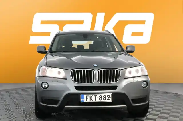 Harmaa Maastoauto, BMW X3 – FKT-882