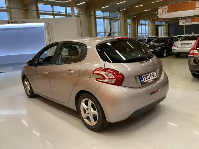 Harmaa Viistoperä, Peugeot 208 – FKU-692