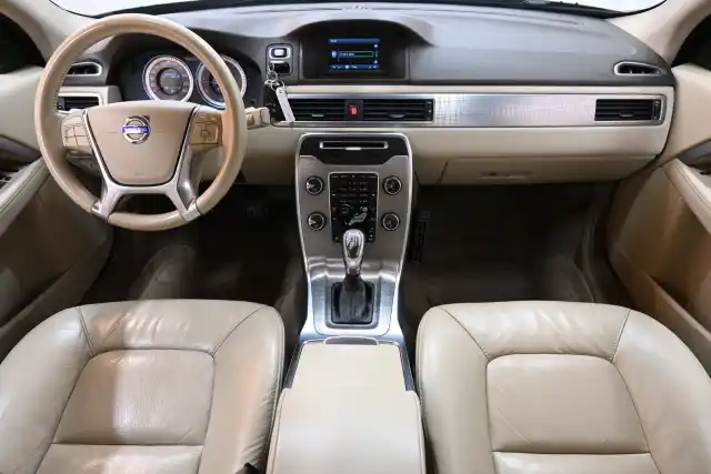 Beige Farmari, Volvo XC70 – FKU-715