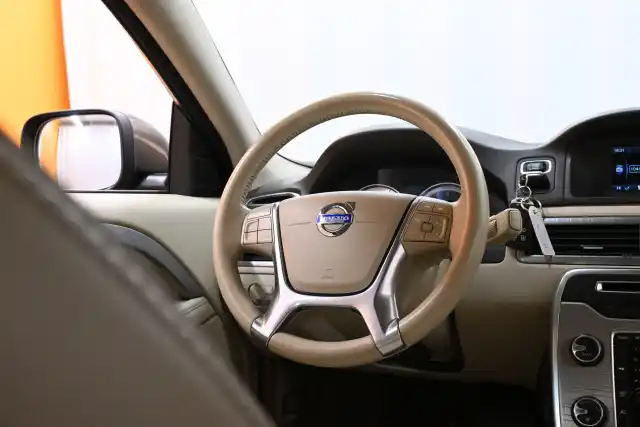 Beige Farmari, Volvo XC70 – FKU-715