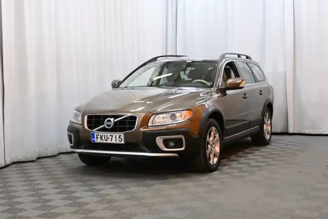 Beige Farmari, Volvo XC70 – FKU-715