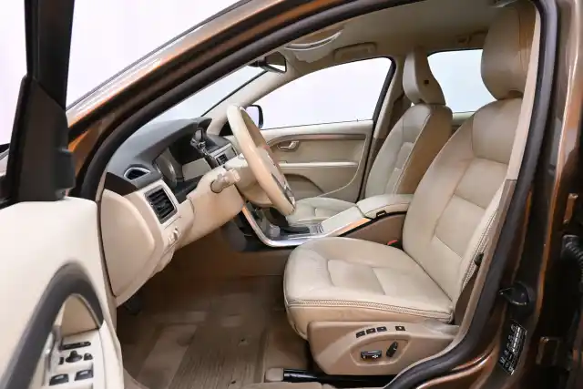 Beige Farmari, Volvo XC70 – FKU-715