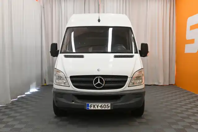 Valkoinen Matkailuauto, Mercedes-Benz Sprinter – FKV-605