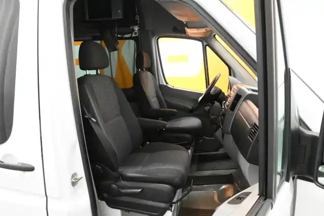 Valkoinen Matkailuauto, Mercedes-Benz Sprinter – FKV-605