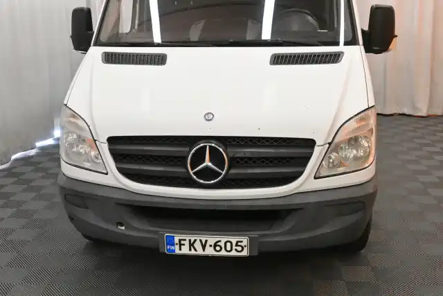 Valkoinen Matkailuauto, Mercedes-Benz Sprinter – FKV-605