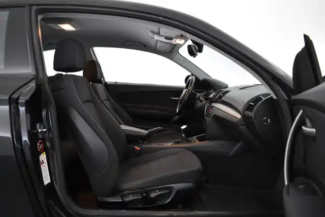 Musta Viistoperä, BMW 118 – FKX-582