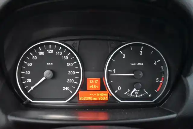 Musta Viistoperä, BMW 118 – FKX-582