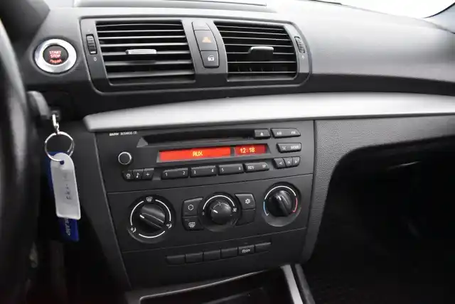 Musta Viistoperä, BMW 118 – FKX-582