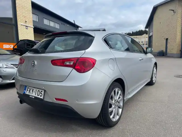 Hopea Viistoperä, Alfa Romeo Giulietta – FKY-105