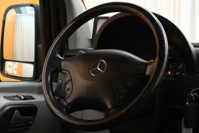 Musta Henkilöauto, Mercedes-Benz Sprinter – FKY-488