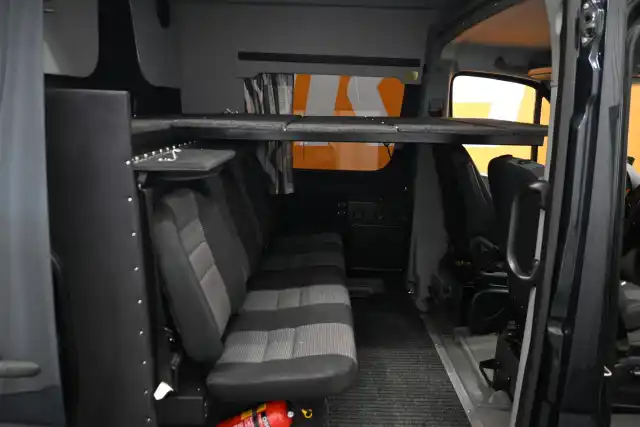 Musta Henkilöauto, Mercedes-Benz Sprinter – FKY-488