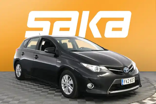 Musta Viistoperä, Toyota Auris – FKZ-837