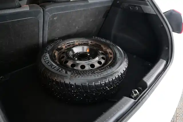 Valkoinen Viistoperä, Hyundai I30 – FLA-342