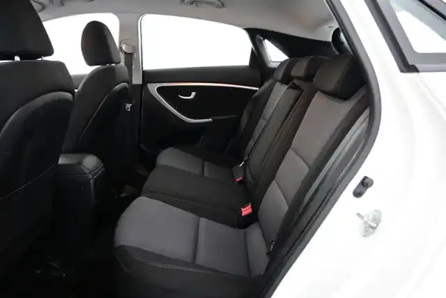 Valkoinen Viistoperä, Hyundai I30 – FLA-342