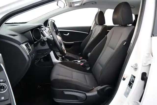 Valkoinen Viistoperä, Hyundai I30 – FLA-342