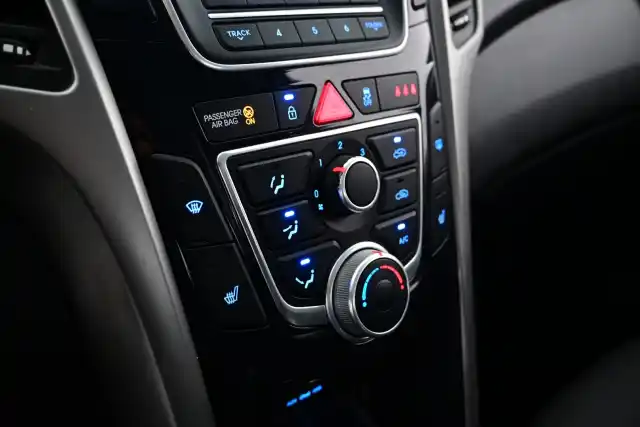 Valkoinen Viistoperä, Hyundai I30 – FLA-342
