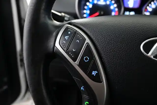 Valkoinen Viistoperä, Hyundai I30 – FLA-342