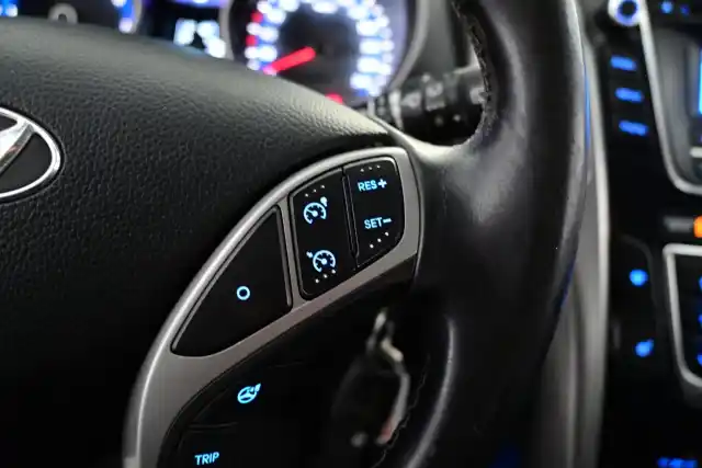 Valkoinen Viistoperä, Hyundai I30 – FLA-342