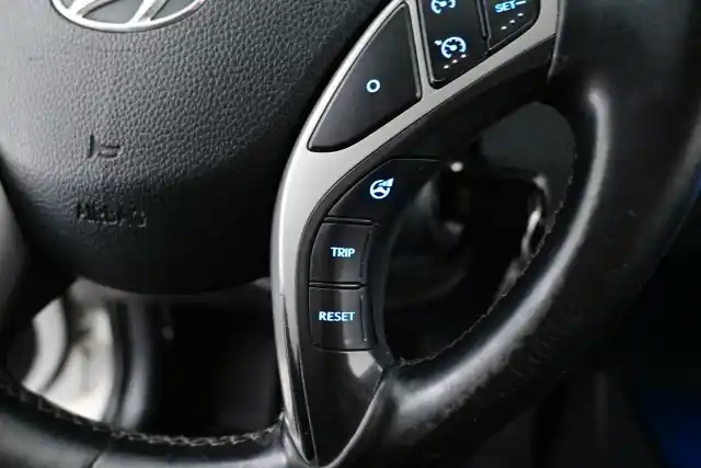 Valkoinen Viistoperä, Hyundai I30 – FLA-342