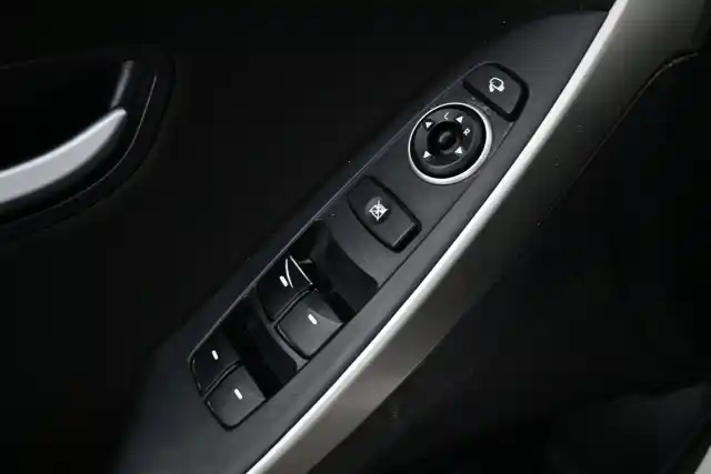 Valkoinen Viistoperä, Hyundai I30 – FLA-342