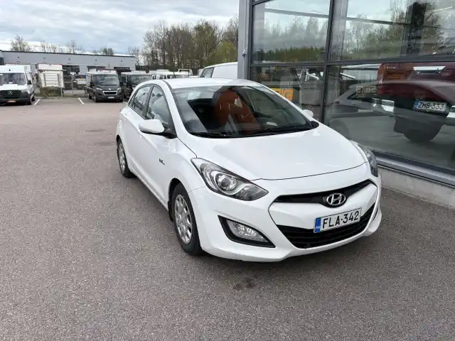 Valkoinen Viistoperä, Hyundai I30 – FLA-342