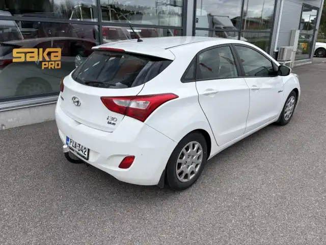 Valkoinen Viistoperä, Hyundai I30 – FLA-342