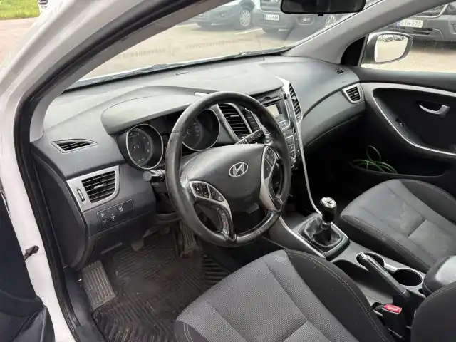 Valkoinen Viistoperä, Hyundai I30 – FLA-342