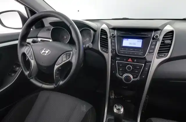 Valkoinen Viistoperä, Hyundai I30 – FLA-342