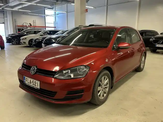 Punainen Viistoperä, Volkswagen Golf – FLA-521