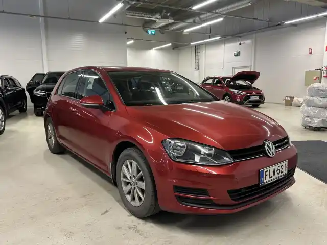 Punainen Viistoperä, Volkswagen Golf – FLA-521