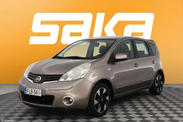 Ruskea Viistoperä, Nissan Note – FLB-361