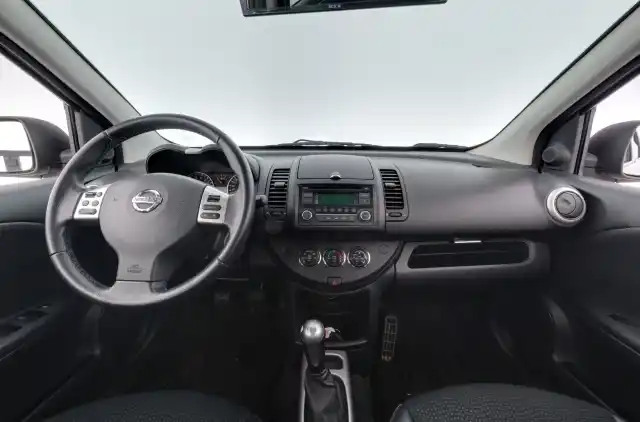 Ruskea Viistoperä, Nissan Note – FLB-361