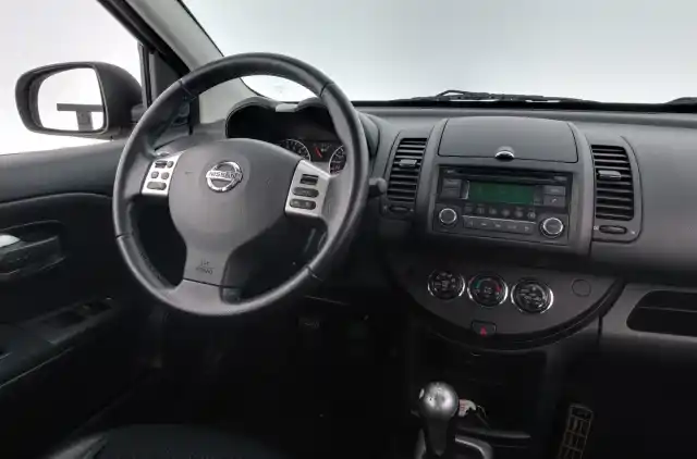 Ruskea Viistoperä, Nissan Note – FLB-361