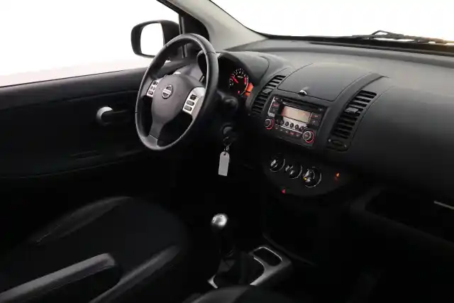 Ruskea Viistoperä, Nissan Note – FLB-361