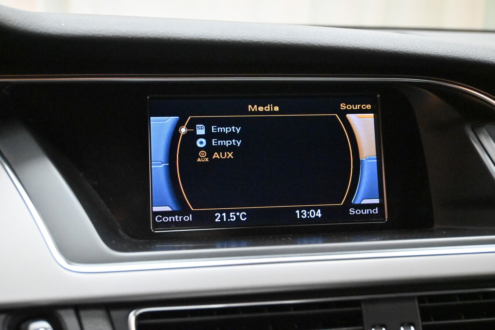 Valkoinen Viistoperä, Audi A5 – FLC-238