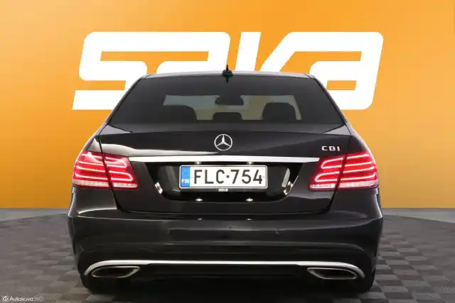 Musta Sedan, Mercedes-Benz E – FLC-754