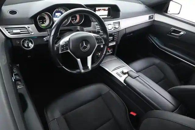 Musta Sedan, Mercedes-Benz E – FLC-754