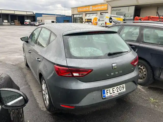 Harmaa Viistoperä, Seat Leon – FLE-209
