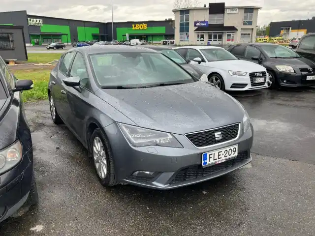 Harmaa Viistoperä, Seat Leon – FLE-209