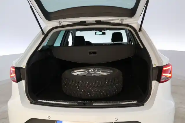 Valkoinen Farmari, Seat Leon ST – FLE-245