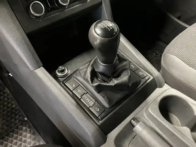 Valkoinen Avolava, Volkswagen Amarok – FLG-118