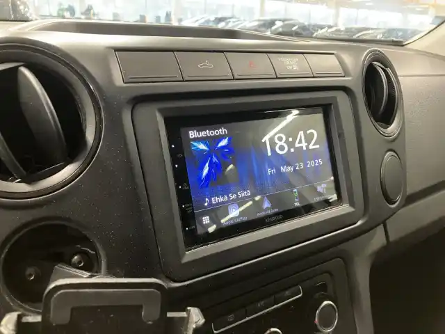 Valkoinen Avolava, Volkswagen Amarok – FLG-118