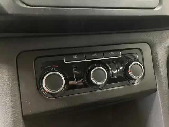 Valkoinen Avolava, Volkswagen Amarok – FLG-118