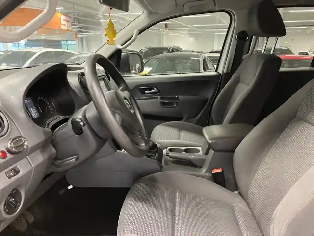 Valkoinen Avolava, Volkswagen Amarok – FLG-118